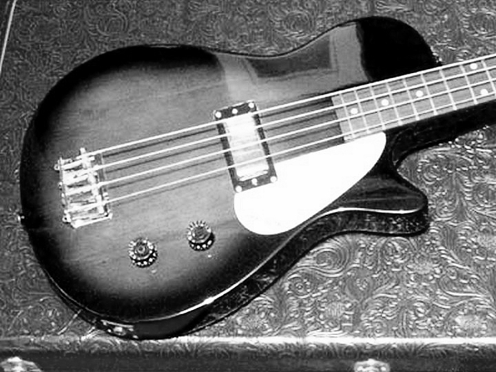 Electromatic Junior Jet bass - packs a real punch