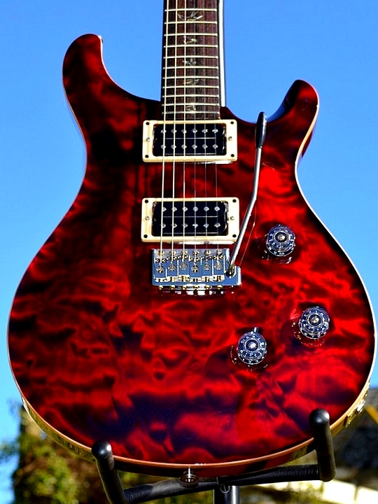 One of the last Custom 24s fitted with the famous HFS and Vintage Bass pickups