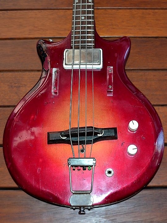 The great GE Smith says the Pocket Bass is, ''the best recording bass around.''