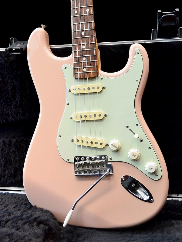 Fender Stratocaster, '62 reissue. Shell Pink