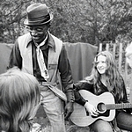 Mississippi Fred McDowell & Bonnie Raitt at a 1972 folk festival