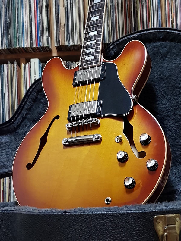 Gibson ES-335 – rare Yamano order, and rare Vintage Iced Tea Burst