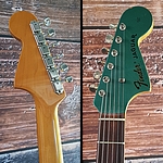 Vintage-style tuners, matching painted headstock